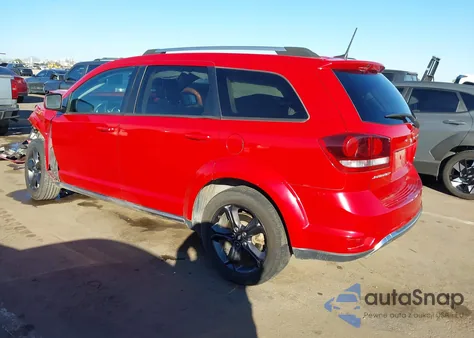 2018 Dodge Journey Crossroad z USA, uszkodzony, nr VIN 3C4PDCGG4JT475713